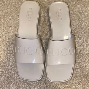 Beige rubber platform sandals